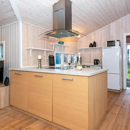 10 Person In Sydals *